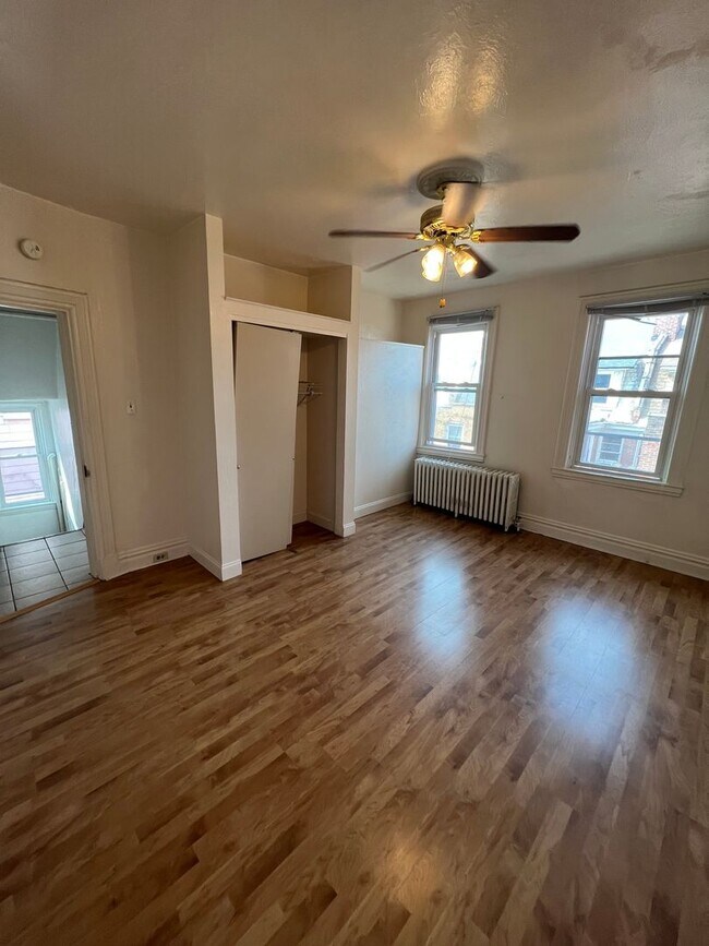 Building Photo - 366 Meyran Ave