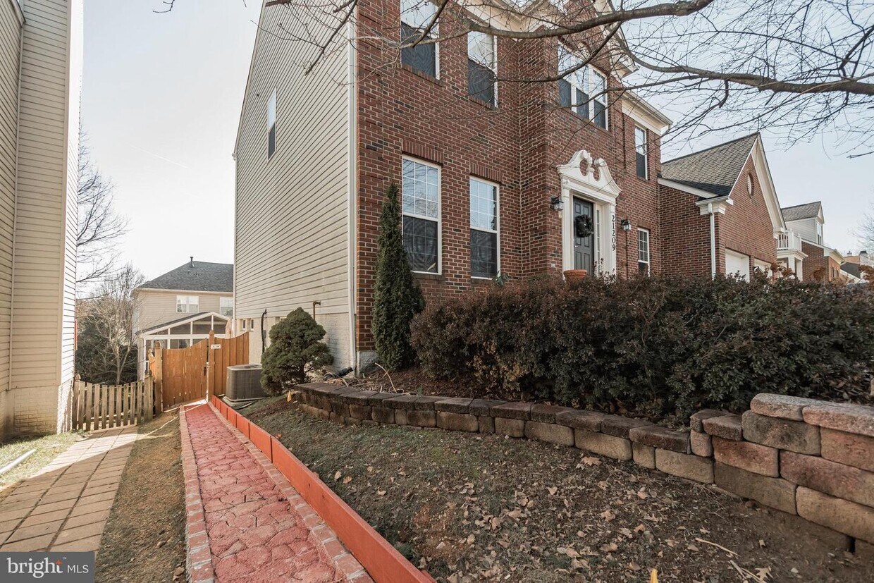 21209 SENECA CROSSING Dr, GERMANTOWN, MD 20876 Room for Rent in