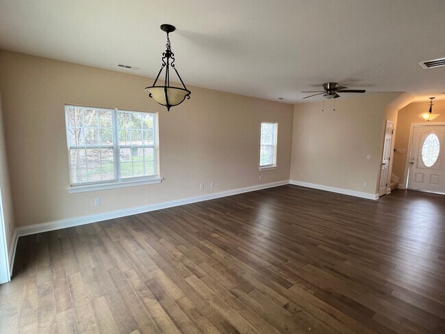Foto del edificio - Stunning, Modern 4-Bed / 2.5-Bath Home for...