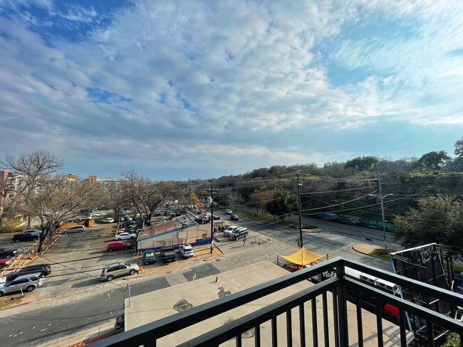 Foto del edificio - 1900 Barton Springs Rd