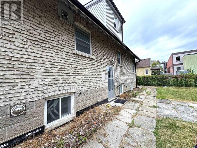 Building Photo - 9 Lamont Ave