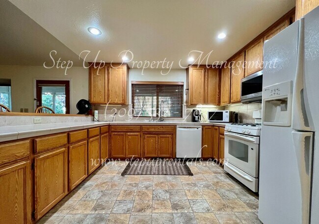 Foto del edificio - Spacious 4 Bed 2 Bath Home in Lovely Twain...
