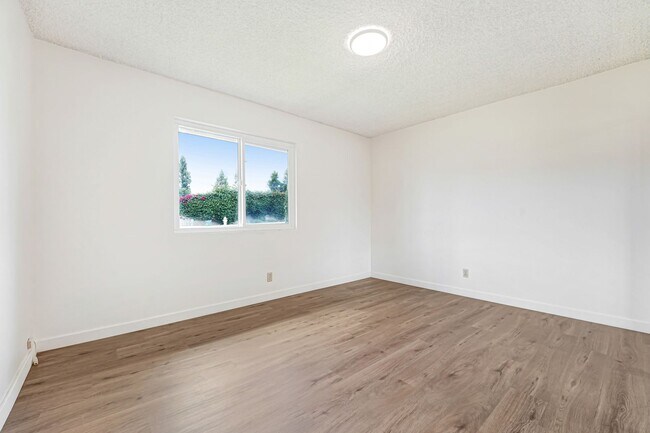 Foto del edificio - 913 Clay Ct
