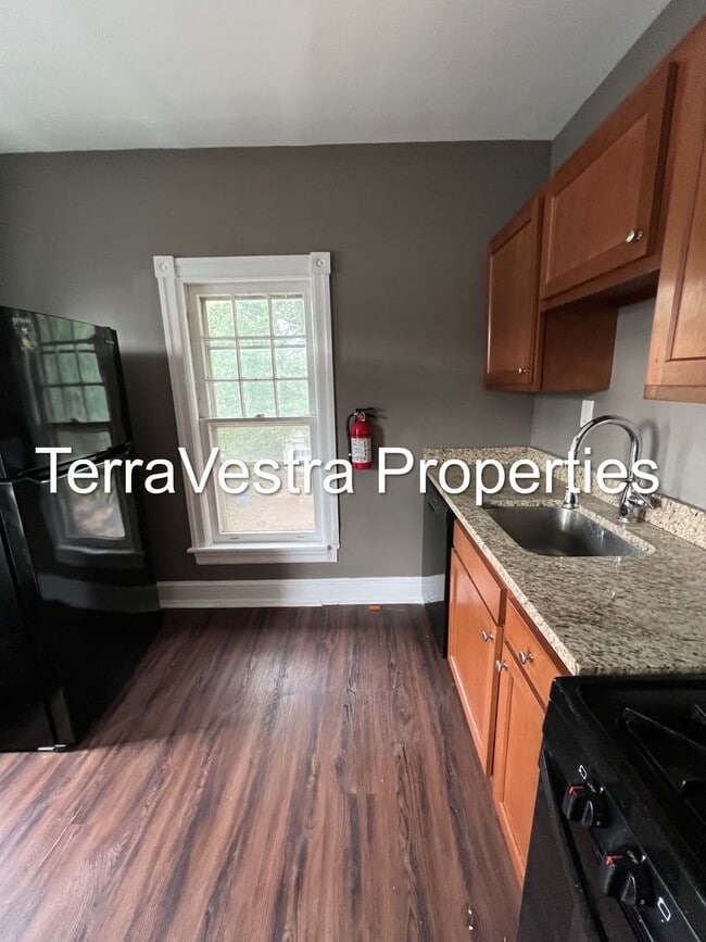 Building Photo - 614 Taylor Ave