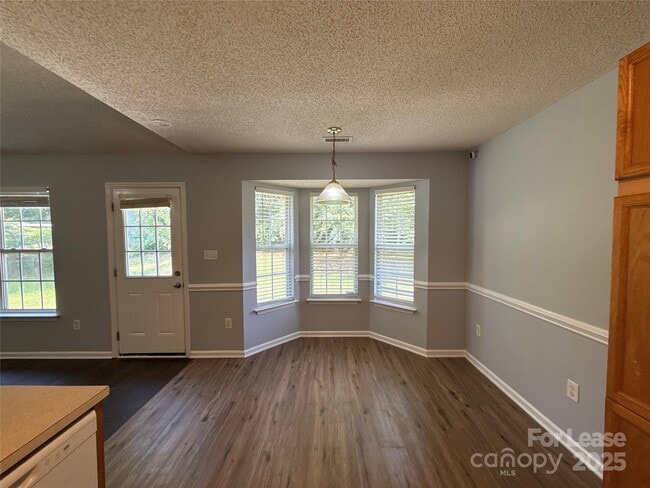 Building Photo - 3025 Longspur Dr