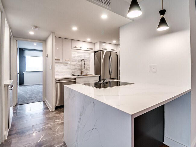 Building Photo - 1502 S Boulder Ave