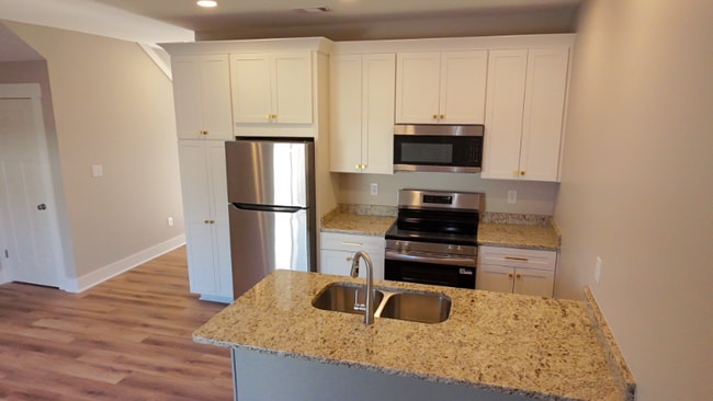 Building Photo - 233 Pineneedle Rd