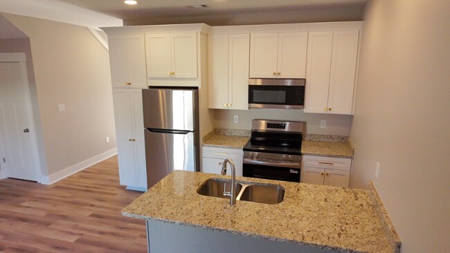 Foto del edificio - 233 Pineneedle Rd