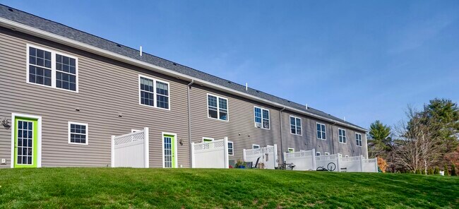 Edificio trasero #1-8 - 117 Old Pine Hill Rd