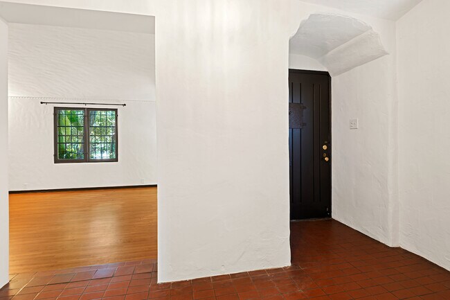 Foto del edificio - 6269 W Olympic Blvd