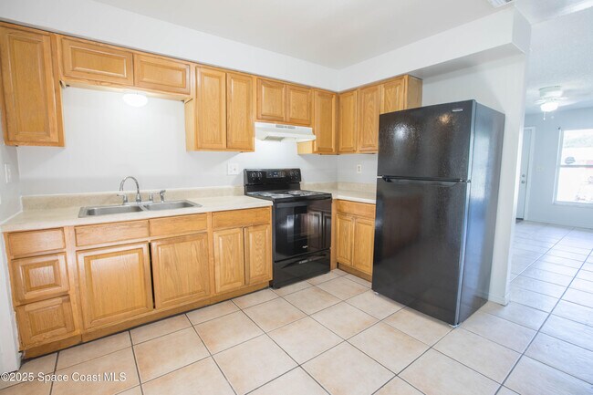 Foto del edificio - 415 Country Ln Dr