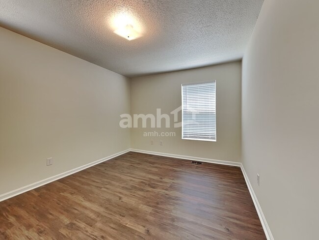 Foto del edificio - 221 Dogwood Ave