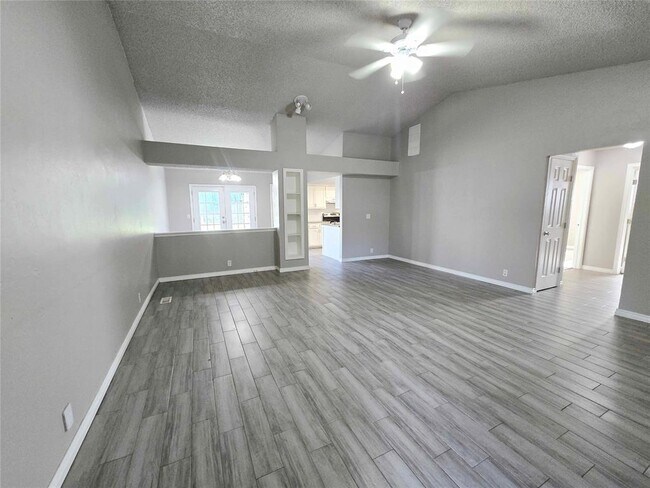 Foto del edificio - 217 Cypress Dr
