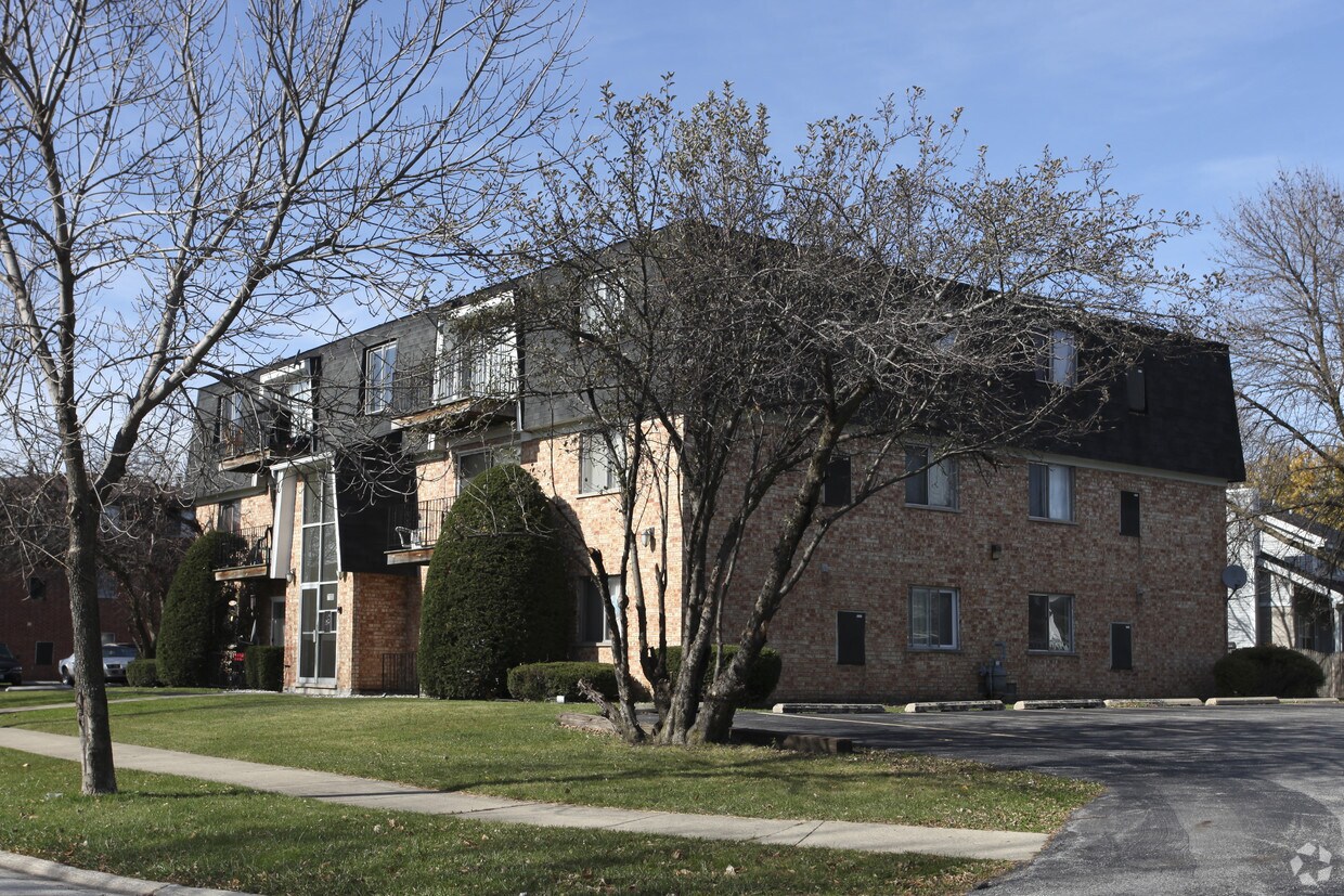 7108 166th St, Tinley Park, IL 60477 Apartments in Tinley Park, IL