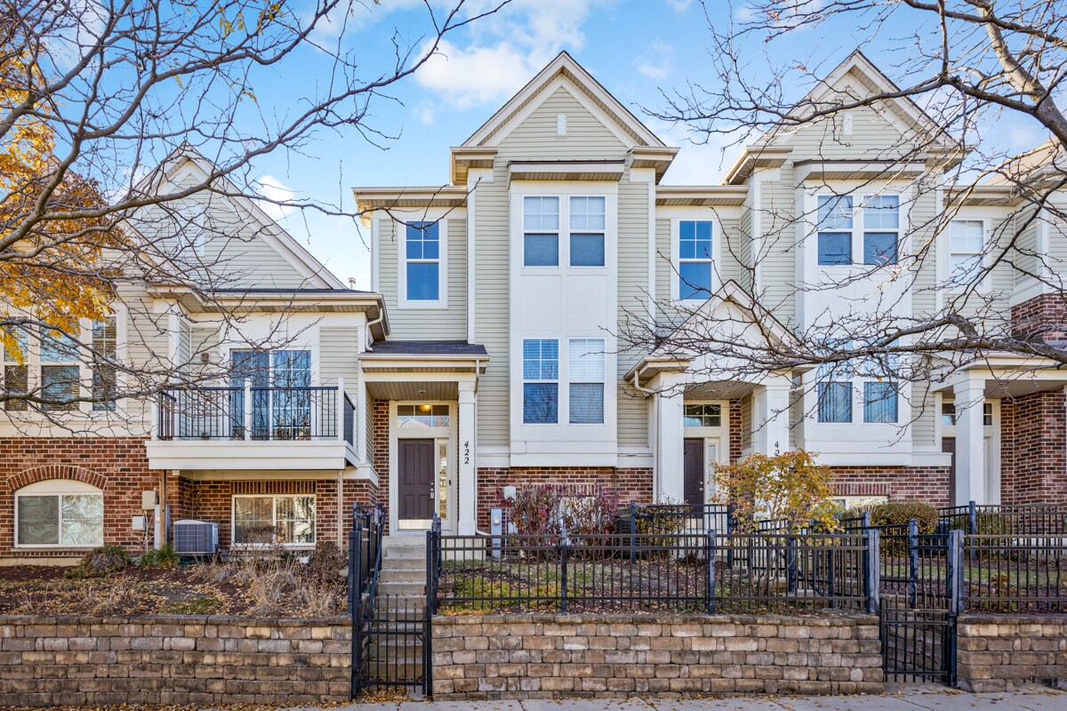 422 Grosvenor Ln, Aurora, IL 60504 Townhome Rentals in Aurora IL