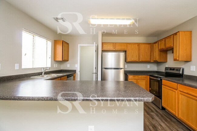 Building Photo - This lovely home is waiting for you!