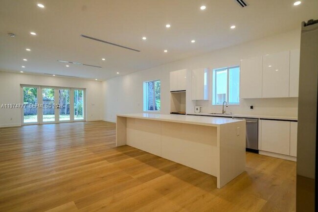 Foto del edificio - 112 NW 24th Ct