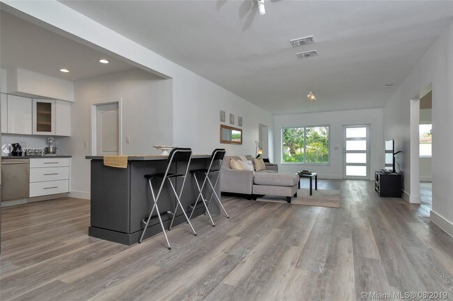 Building Photo - 3810 SW 61st Ave