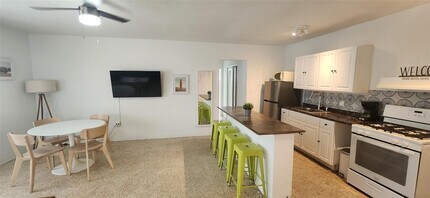 Building Photo - 7725 Harding Ave