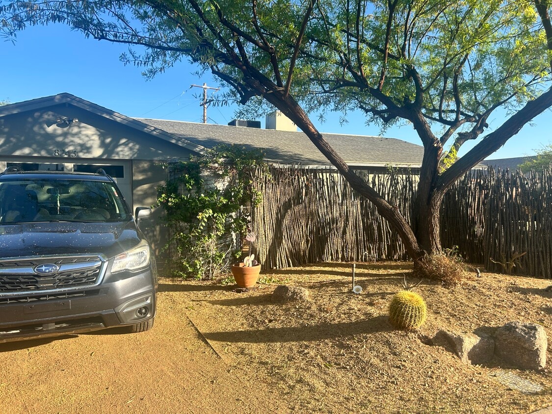 Primary Photo - 8243 E Monte Vista Rd