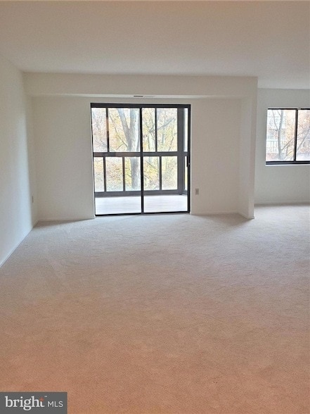 Foto del edificio - 15100 Interlachen Dr