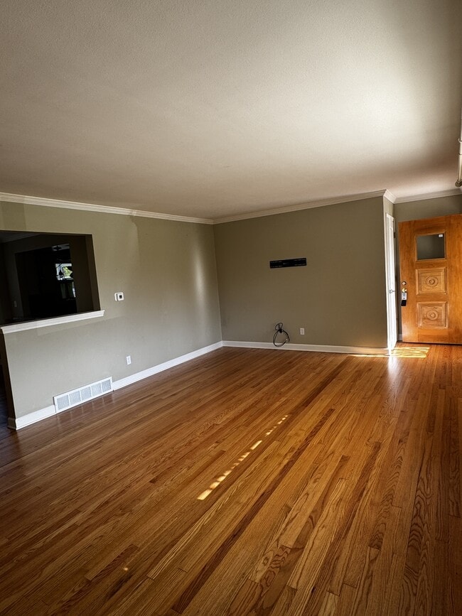 Building Photo - 615 Roland Ave