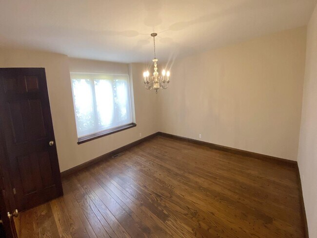 Building Photo - 2540 Skyfarm Dr