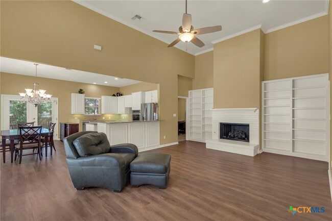 Foto del edificio - 2204 Garden Ct