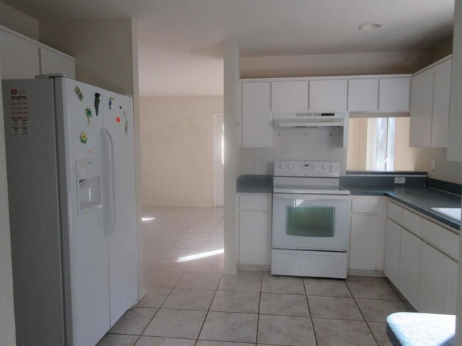 Foto del edificio - 5327 Elkin Ave.