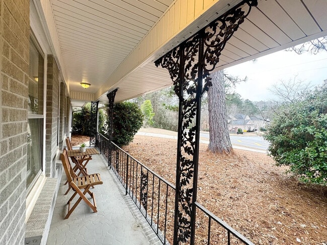 Foto del edificio - Room in House on Union Rd SW