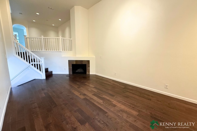 Building Photo - Townhome in the Peninsula's Most Walkable ...