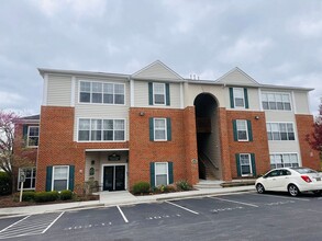 Building Photo - 303 N Knollwood Dr