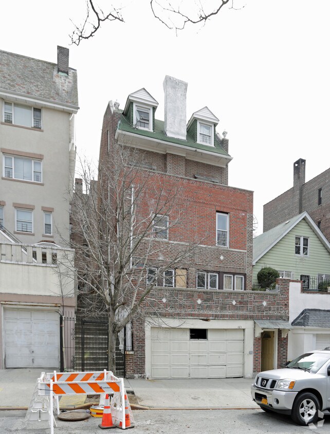 Foto del edificio - 183 E Mosholu Pky N