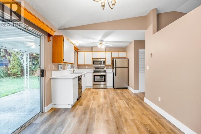 Building Photo - 11987 Hawthorne St