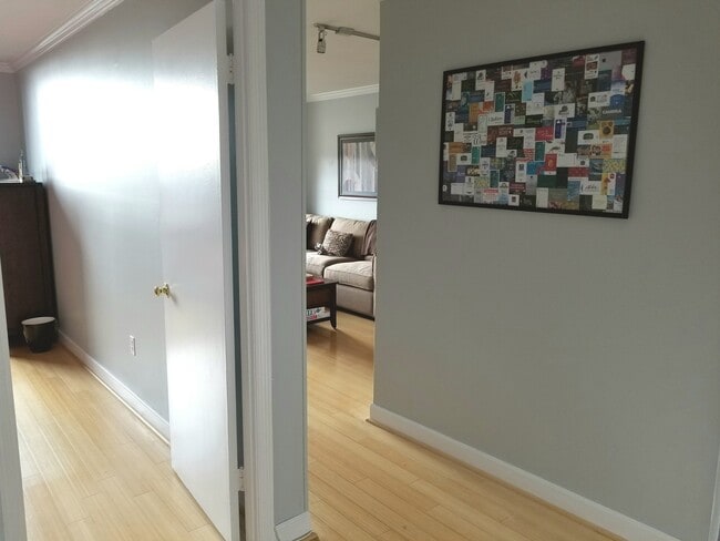 Entryway - 1301 20th St NW