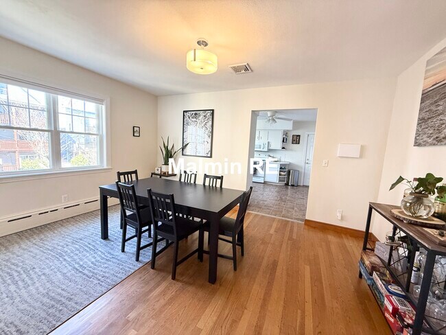 Foto del edificio - 920 E 4th St