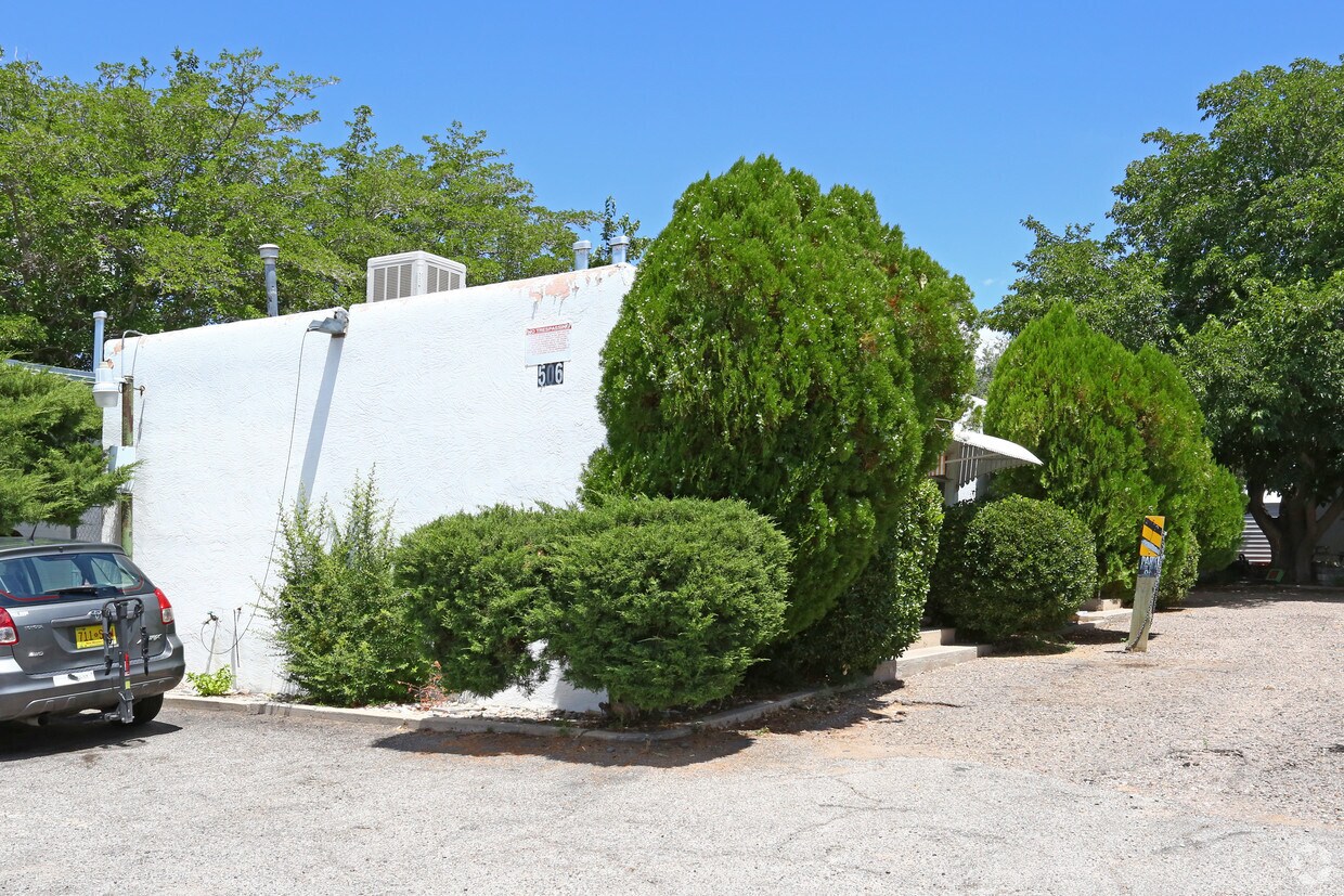 Primary Photo - 506 Princeton Dr SE