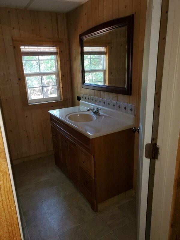 Building Photo - 1209 Redbud Dr