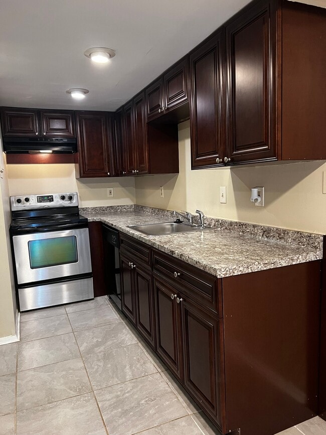 Building Photo - 6468 Parton Ct
