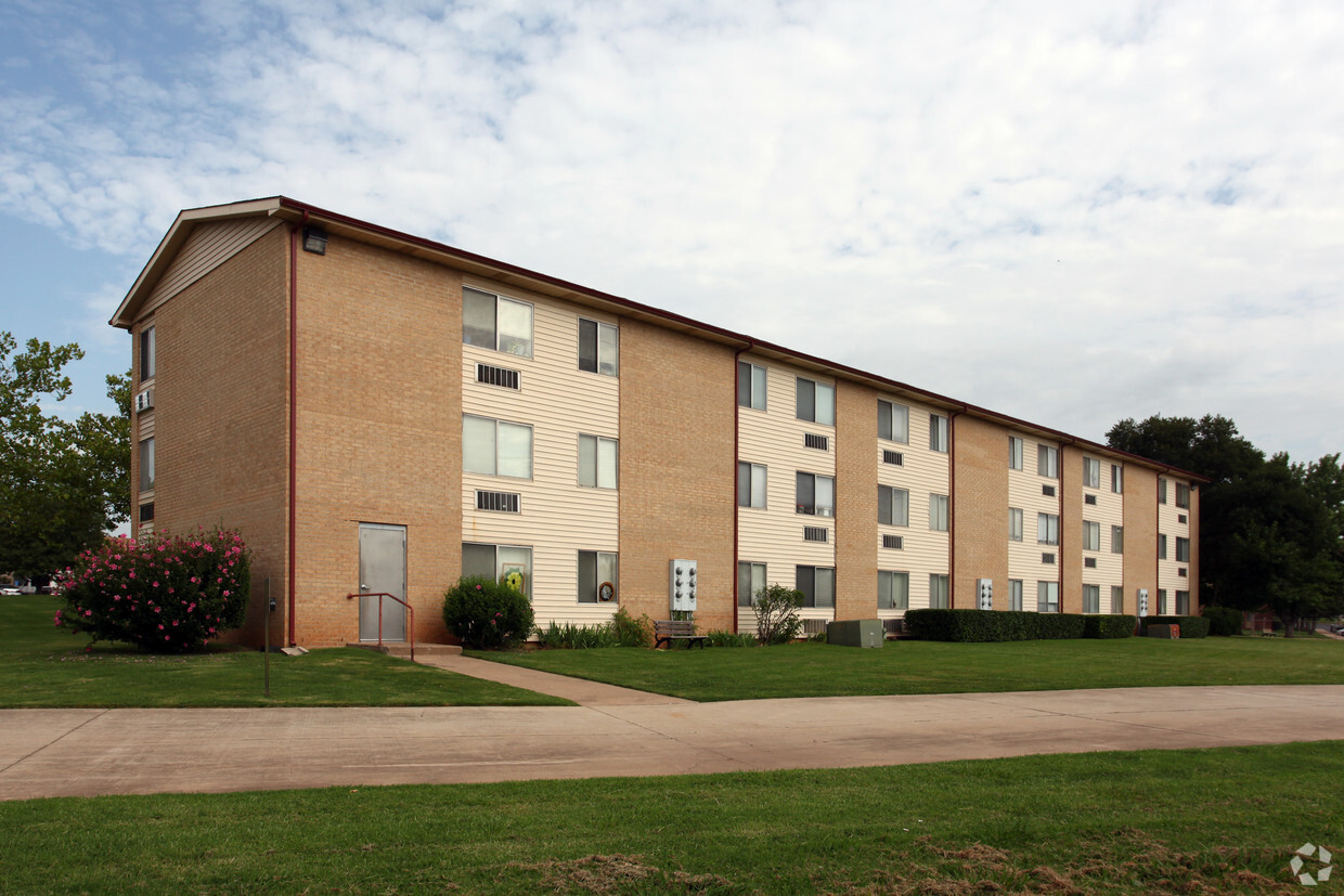 Foto principal - Oklahoma Christian Apartments