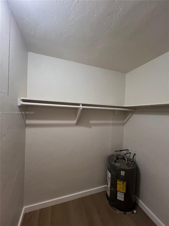 Building Photo - 361 Sharar Ave