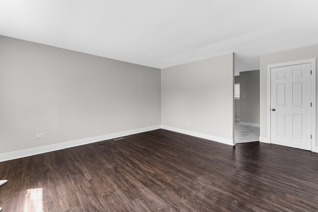 Building Photo - 816 Mackinaw Ave
