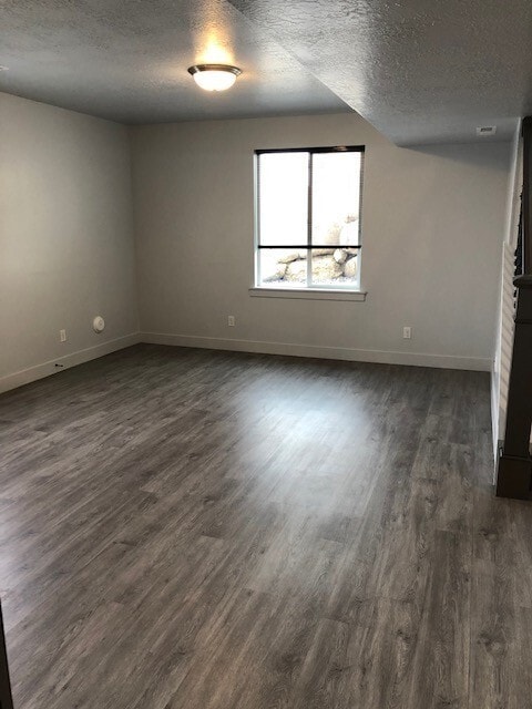 Building Photo - Beautiful 2 Bedroom Basement Apartment in ...