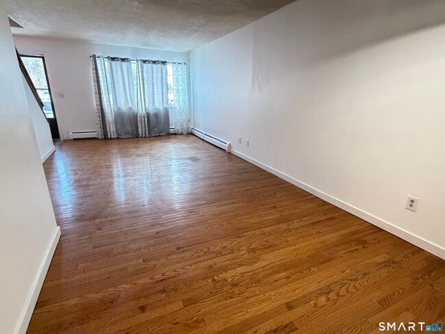 Building Photo - 148 High Path Rd