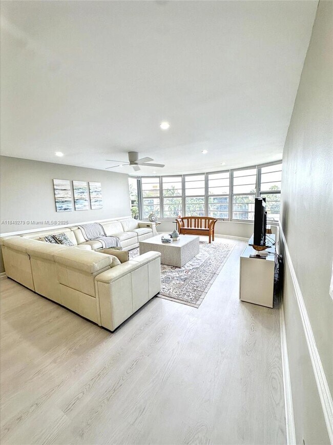 Foto del edificio - 3051 NE 48th St