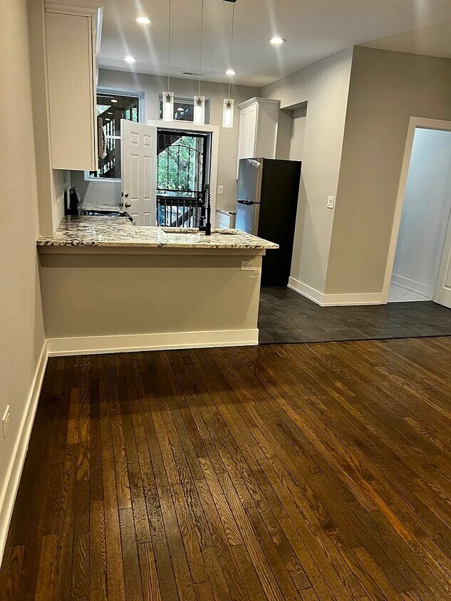 Foto principal - 7448 S Princeton Ave