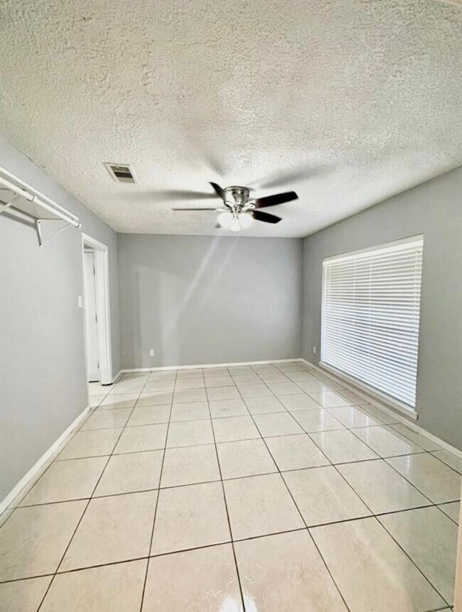 Foto del edificio - 16110 White Star Dr
