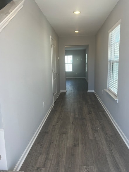 Building Photo - 153 Stonehenge Cir