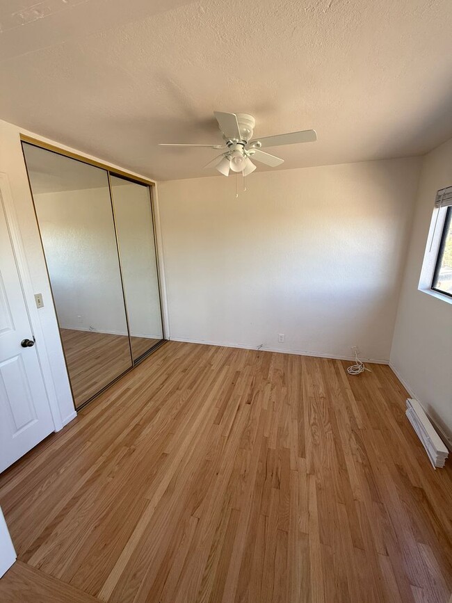 Foto del edificio - 3702-10 Crown Point Dr