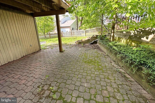 Building Photo - 893 Broad Oaks Dr